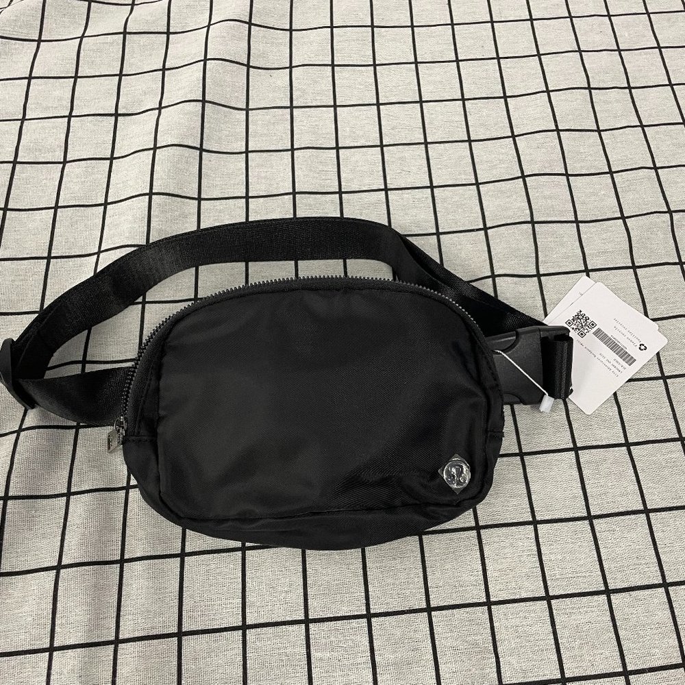 Lululemon Black Mini Belt Bag- Everywhere Belt Bag